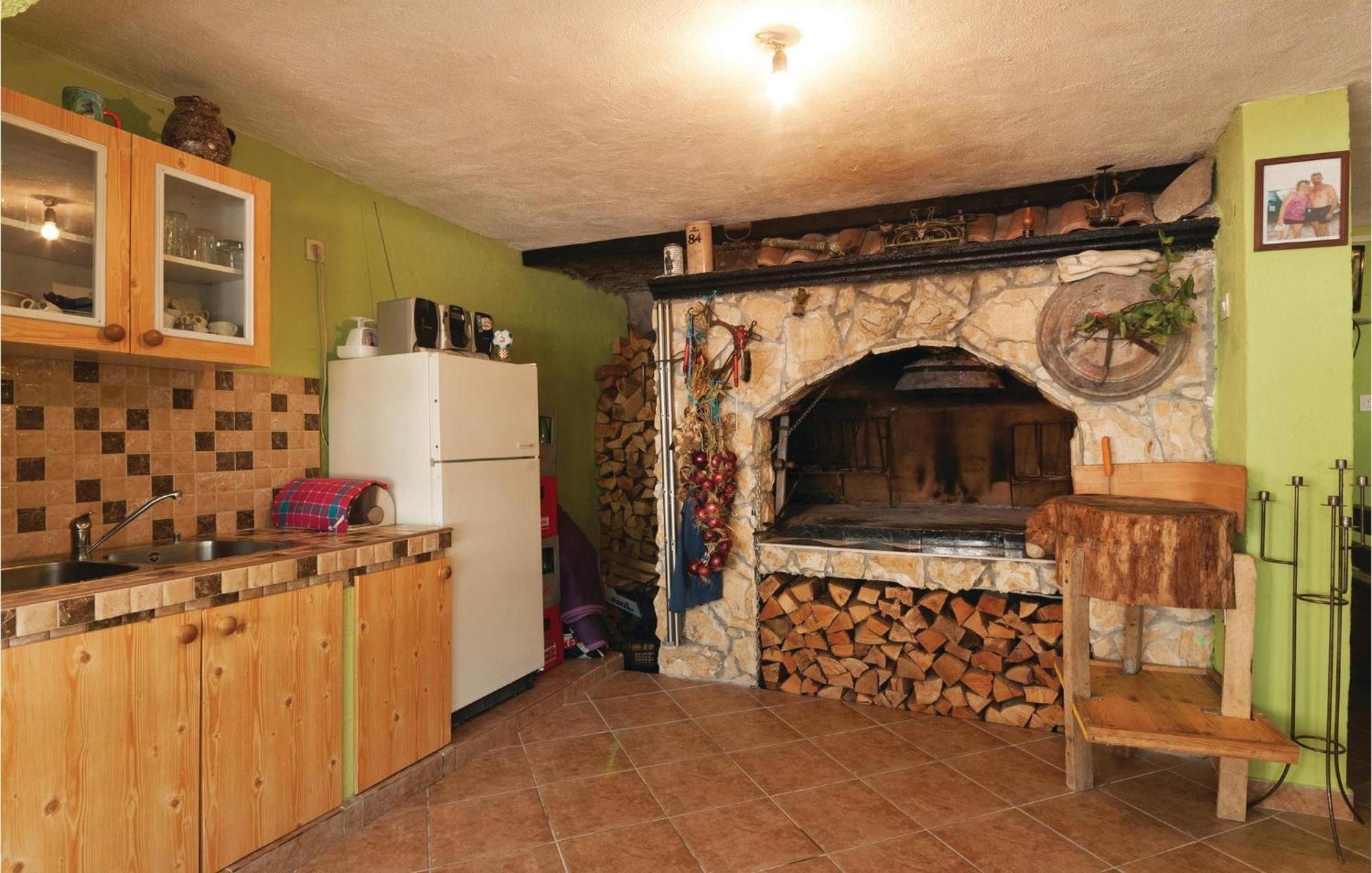 Pet Friendly Apartment In Pakostane With Kitchen Exterior photo